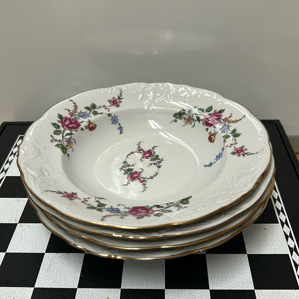 Elegant Floral Dinnerware Set with Gold Accents